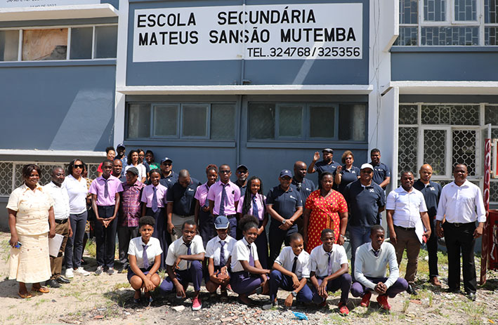 RESPOSANBILIDADE SOCIAL INCM OFERECE SALA DE INFORMATICA A ESCOLA SANSÃO MUTHEMBA 2 WEB